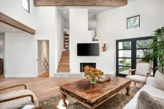 Photo #2: 6942125 Listing 