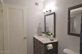 Photo #6: 6942182 Listing 