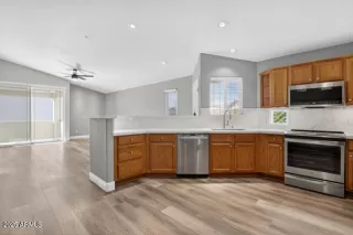 Photo #5: 6942191 Listing 