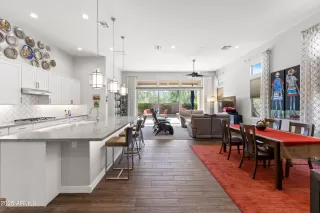 Photo #3: 6942330 Listing 