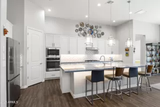 Photo #6: 6942330 Listing 