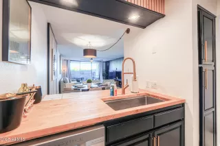 Photo #5: 6942616 Listing