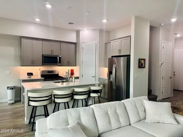 MLS: 6942971 Condo For Sale