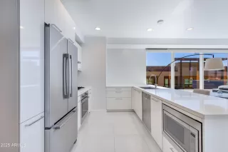 Photo #3: 6942982 Listing