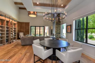 Photo #4: 6943281 Listing