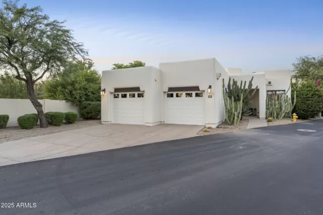 MLS: 6943342 Condo For Sale