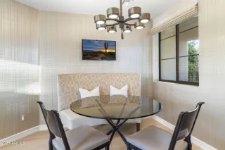 Photo #4: 6943342 Listing