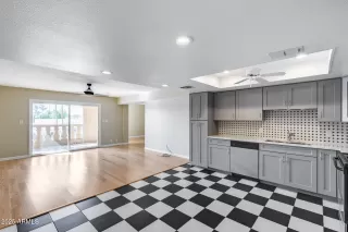 Photo #2: 6943350 Listing