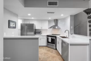 Photo #5: 6943392 Listing 