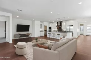 Photo #5: 6943479 Listing