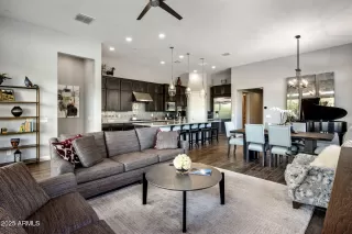 Photo #4: 6943571 Listing