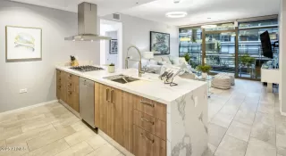 Photo #4: 6943821 Listing