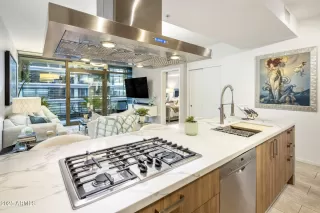 Photo #5: 6943821 Listing