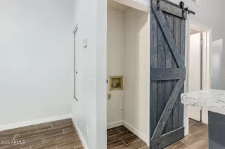 Photo #5: 6943940 Listing