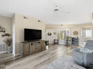 Photo #6: 6944013 Listing