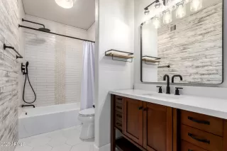 Photo #5: 6944030 Listing