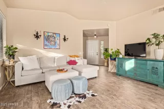 Photo #4: 6944176 Listing