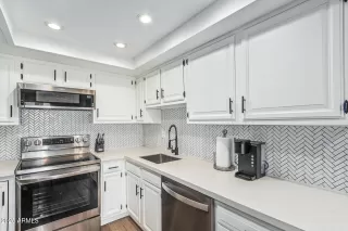 Photo #5: 6944219 Listing