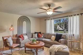 Photo #3: 6944301 Listing