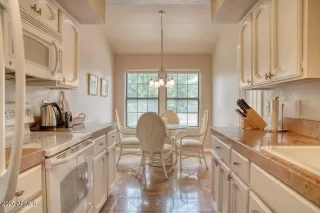 Photo #5: 6944317 Listing