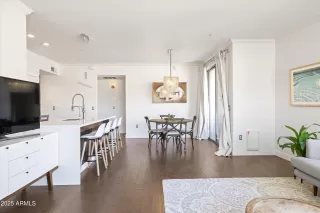 Photo #5: 6944440 Listing