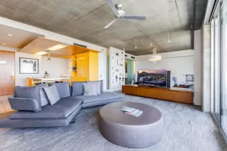 Photo #6: 6944913 Listing