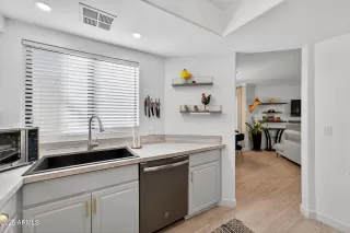 Photo #5: 6944974 Listing 