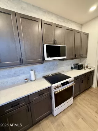 Photo #3: 6945169 Listing