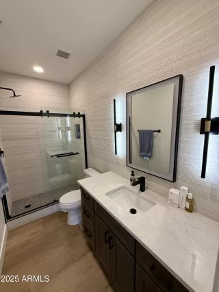 Photo #5: 6945169 Listing