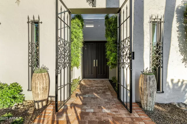 MLS: 6945503 Condo For Sale