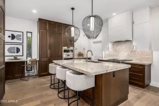 Photo #5: 6945503 Listing 