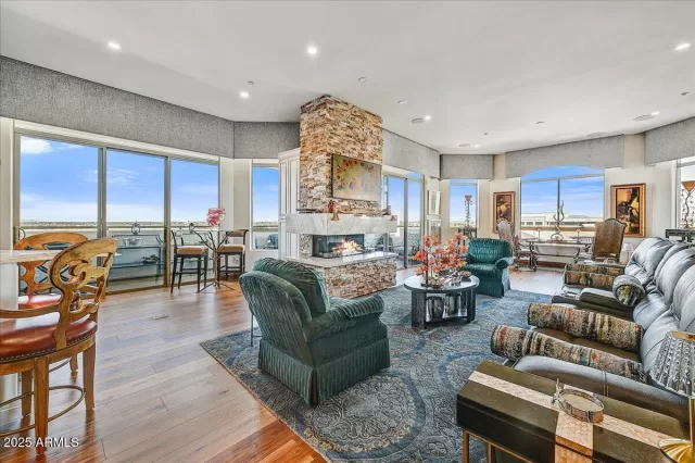 MLS: 6945578 Condo For Sale