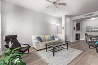 Photo #5: 6945656 Listing 