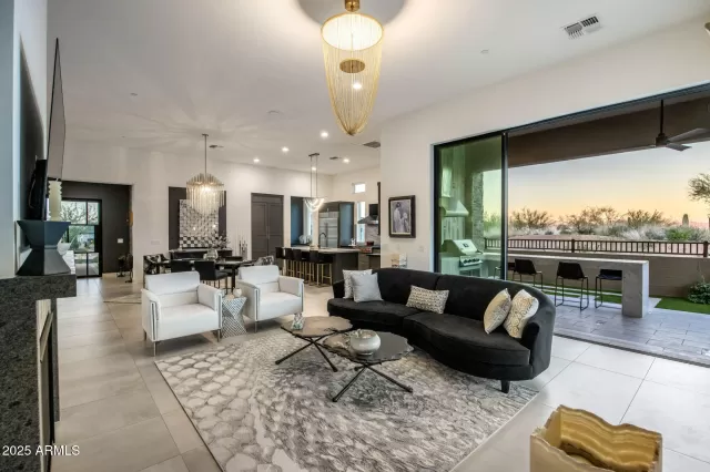 MLS: 6945676 Condo For Sale