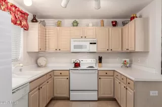 Photo #5: 6945707 Listing 