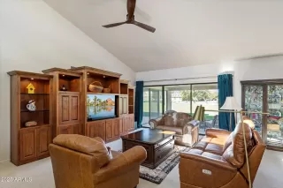 Photo #4: 6945756 Listing