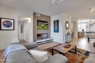 Photo #1: 6945872 Listing 