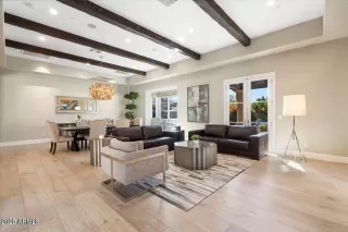 Photo #2: 6946324 Listing 