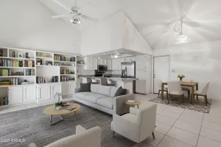 Photo #3: 6946441 Listing 