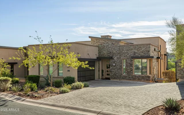 MLS: 6946468 Condo For Sale