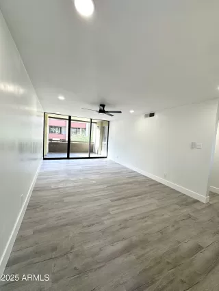 Photo #2: 6946573 Listing 