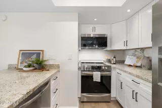 Photo #5: 6946603 Listing 