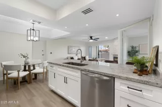 Photo #6: 6946603 Listing 