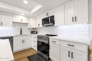 Photo #5: 6947217 Listing 