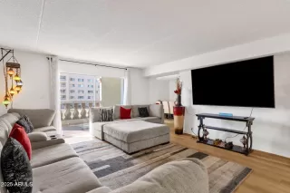 Photo #6: 6947217 Listing 