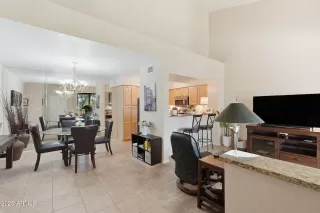 Photo #5: 6947408 Listing