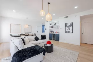 Photo #4: 6947783 Listing