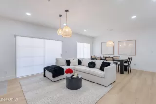 Photo #5: 6947783 Listing