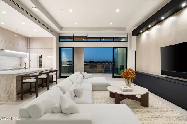 MLS: 6947918 Condo For Sale