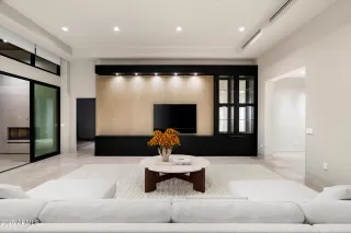 Photo #2: 6947918 Listing 